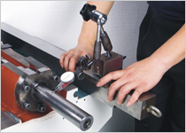 螺帽座精度校正，以確保傳動(dòng)精度。